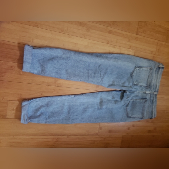 Women Light Distressed Cuffed Boyfriend Jeans - Picture 4 of 4